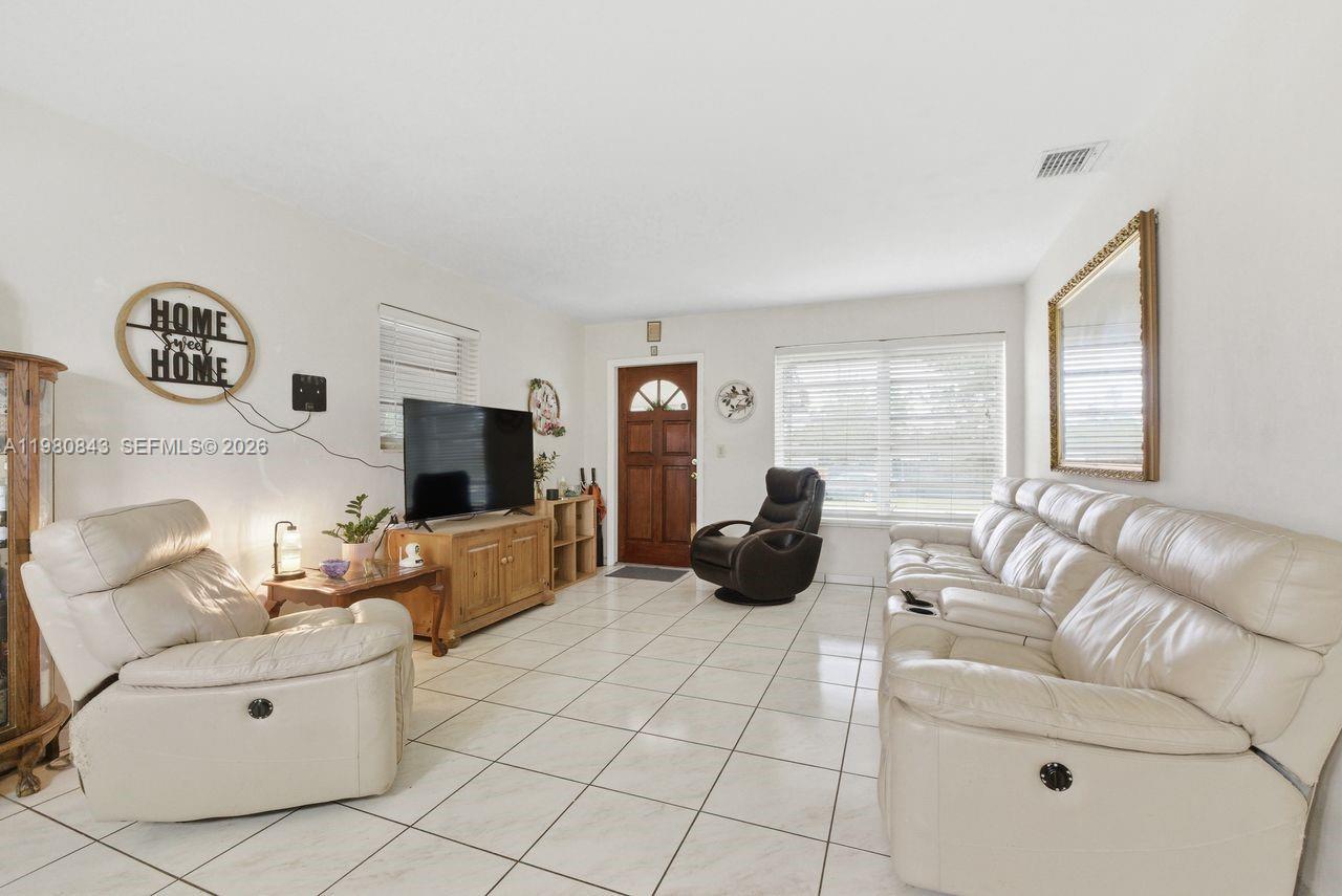 MIRACLE MANOR - Residential