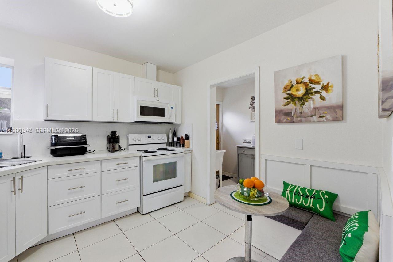 MIRACLE MANOR - Residential