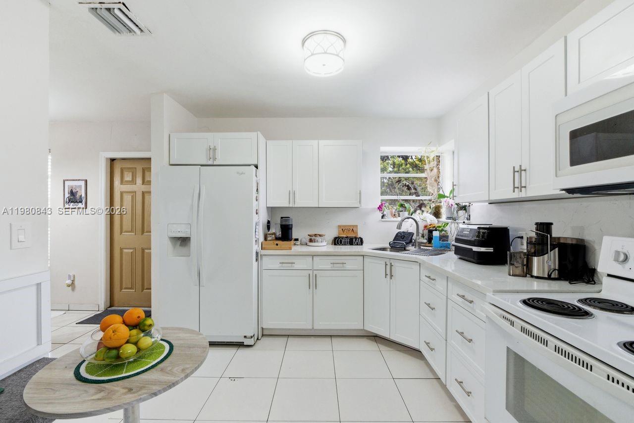 MIRACLE MANOR - Residential