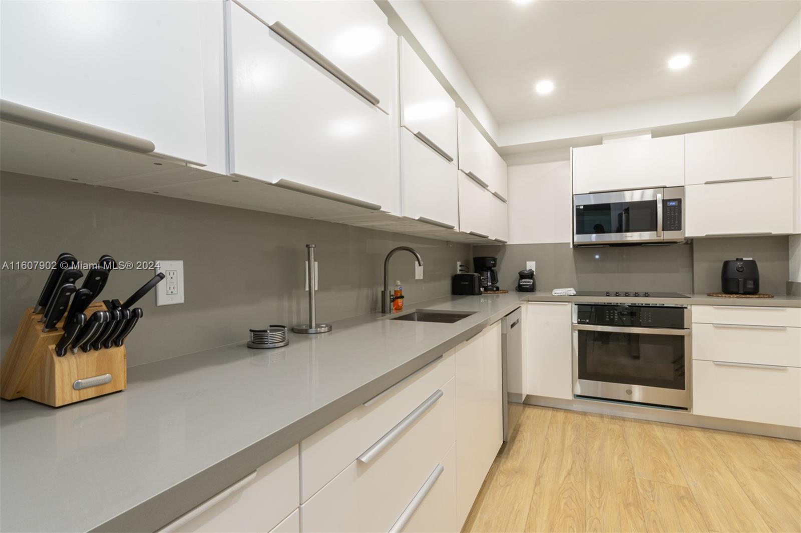 Property for Sale at 3801 S Ocean Dr 9P, Hollywood, Broward County, Florida - Bedrooms: 2 
Bathrooms: 2  - $790,000