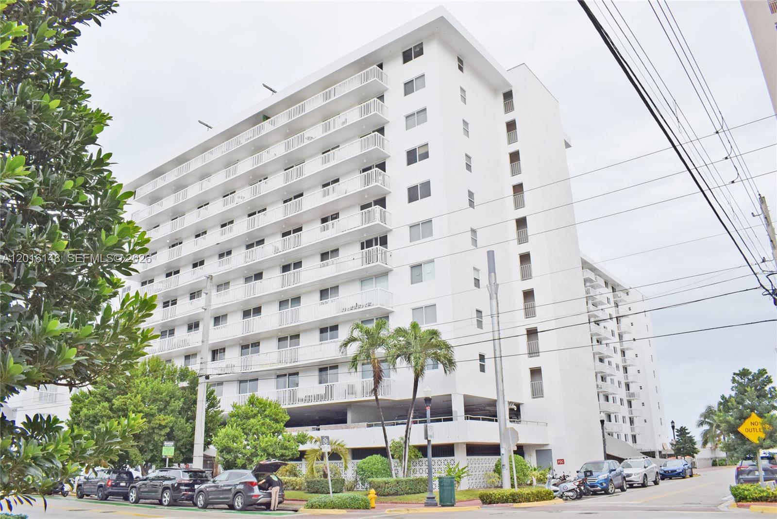 THE PRESIDENTIAL CONDO - Residential Lease