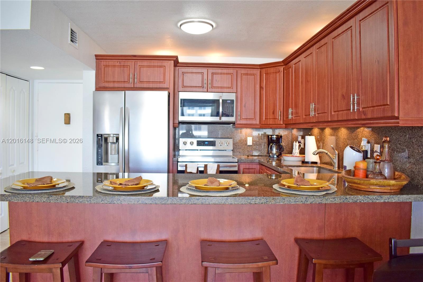 THE PRESIDENTIAL CONDO - Residential Lease