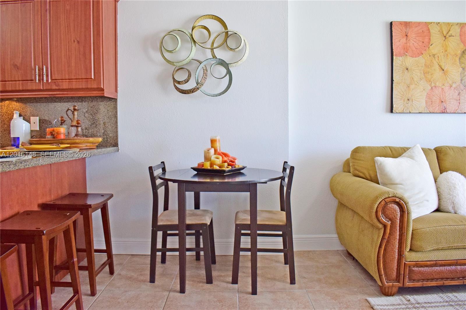 THE PRESIDENTIAL CONDO - Residential Lease
