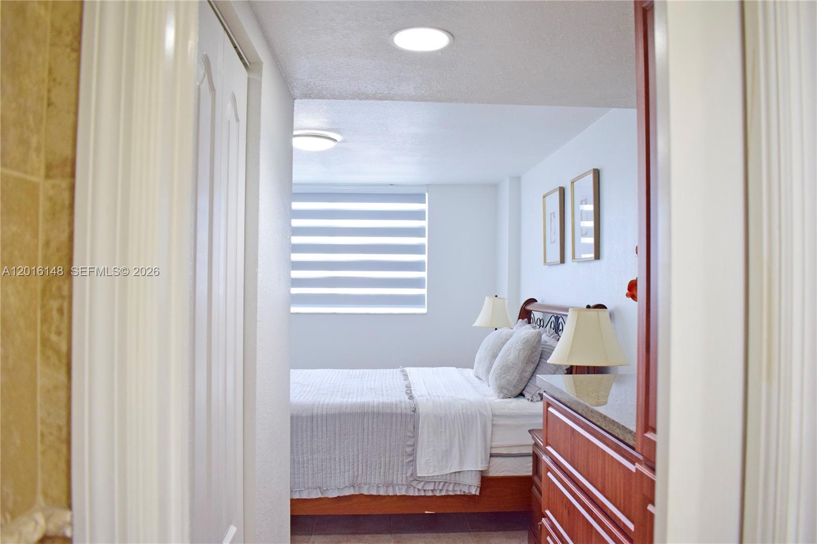 THE PRESIDENTIAL CONDO - Residential Lease