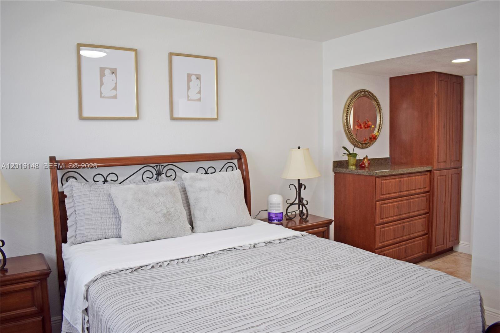 THE PRESIDENTIAL CONDO - Residential Lease