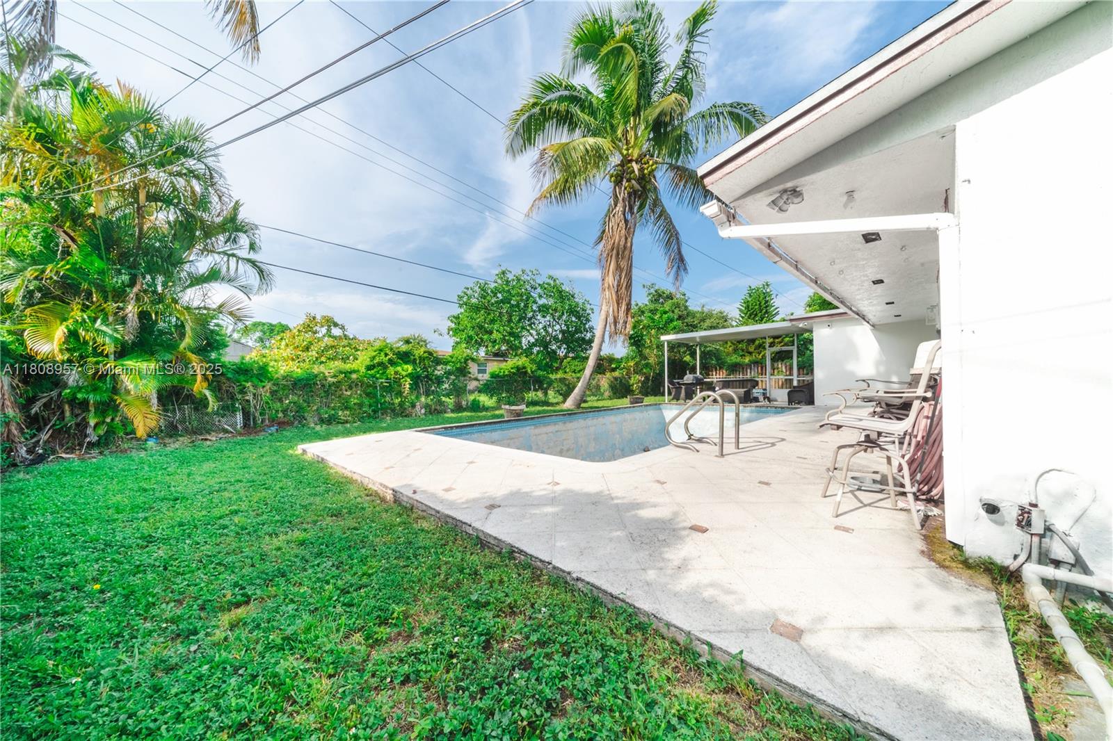 WESTON VILLAGE - Residential