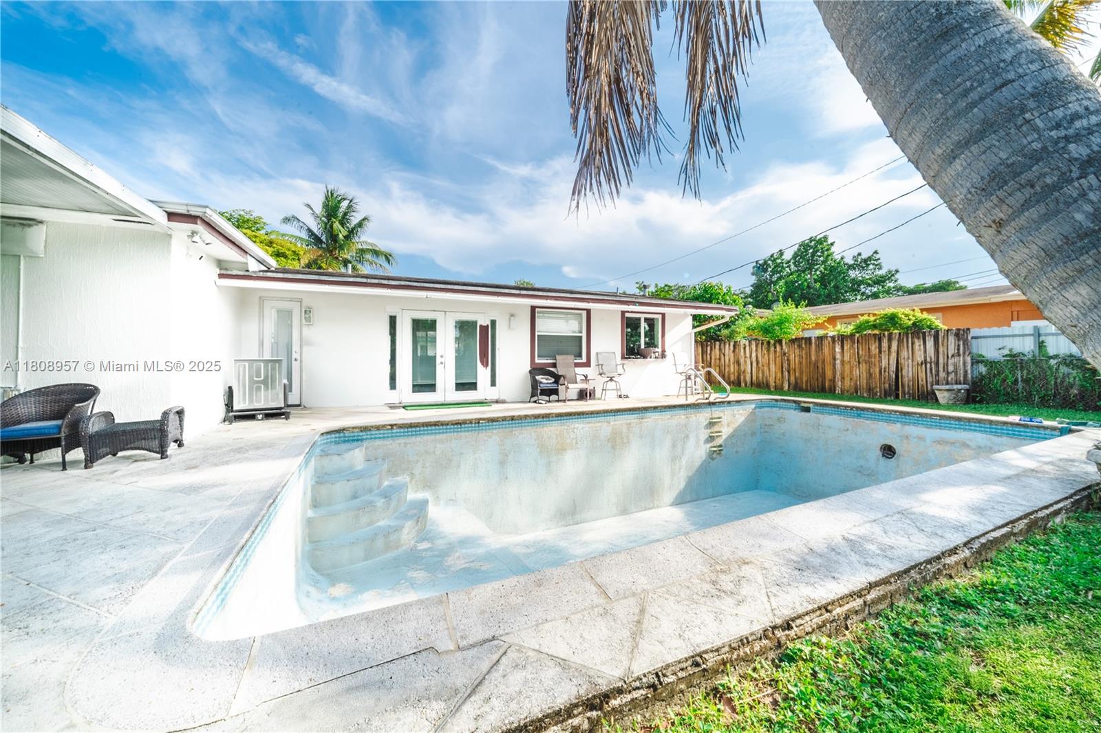 WESTON VILLAGE - Residential