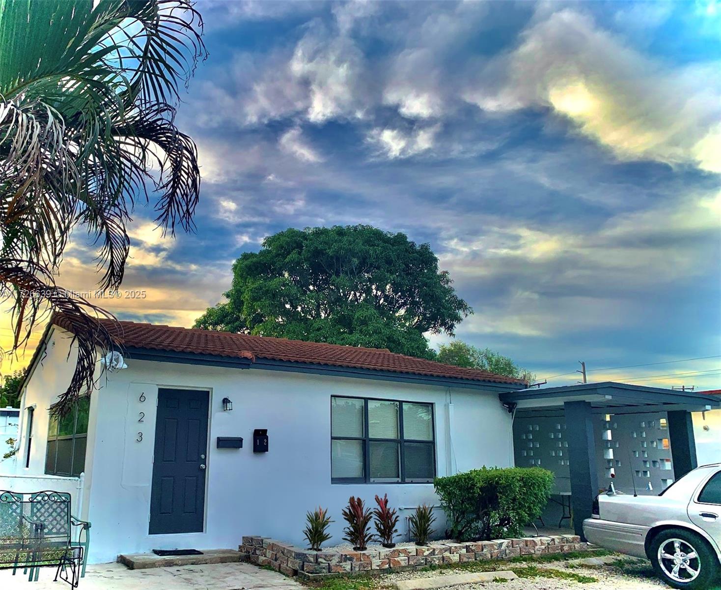 RARE FIND: Legal Triplex east of I-95 in HOT area!! Separate meters. Potential rent of $10,800 via FurnishedFinder type of Midterm Rental, can share all due diligence and market research to support numbers
Main house has CARPORT to convert to 3rd room+den that is add'l room. Has utility room w/washer dryer. 2 units in back are both 1/1's with yardspace to BBQ, back unit is vacant. GREAT STARTER HOME FOR HOUSEHACKER, OR INVESTORS Walking distance to new Brightline station Neighborhood seeing billions in new construction
Kitchens Bath+floors all recently updated~both roofs redone w/ 15+ yrs of life
CRA opportunity zone offers tax benefits
*TEXT* AGENT W/ INQUIRIES