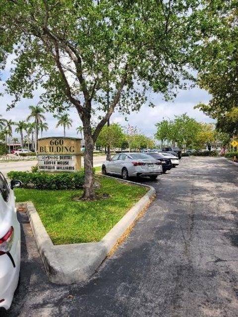 660 N STATE RD 7 Plantation FL 33311