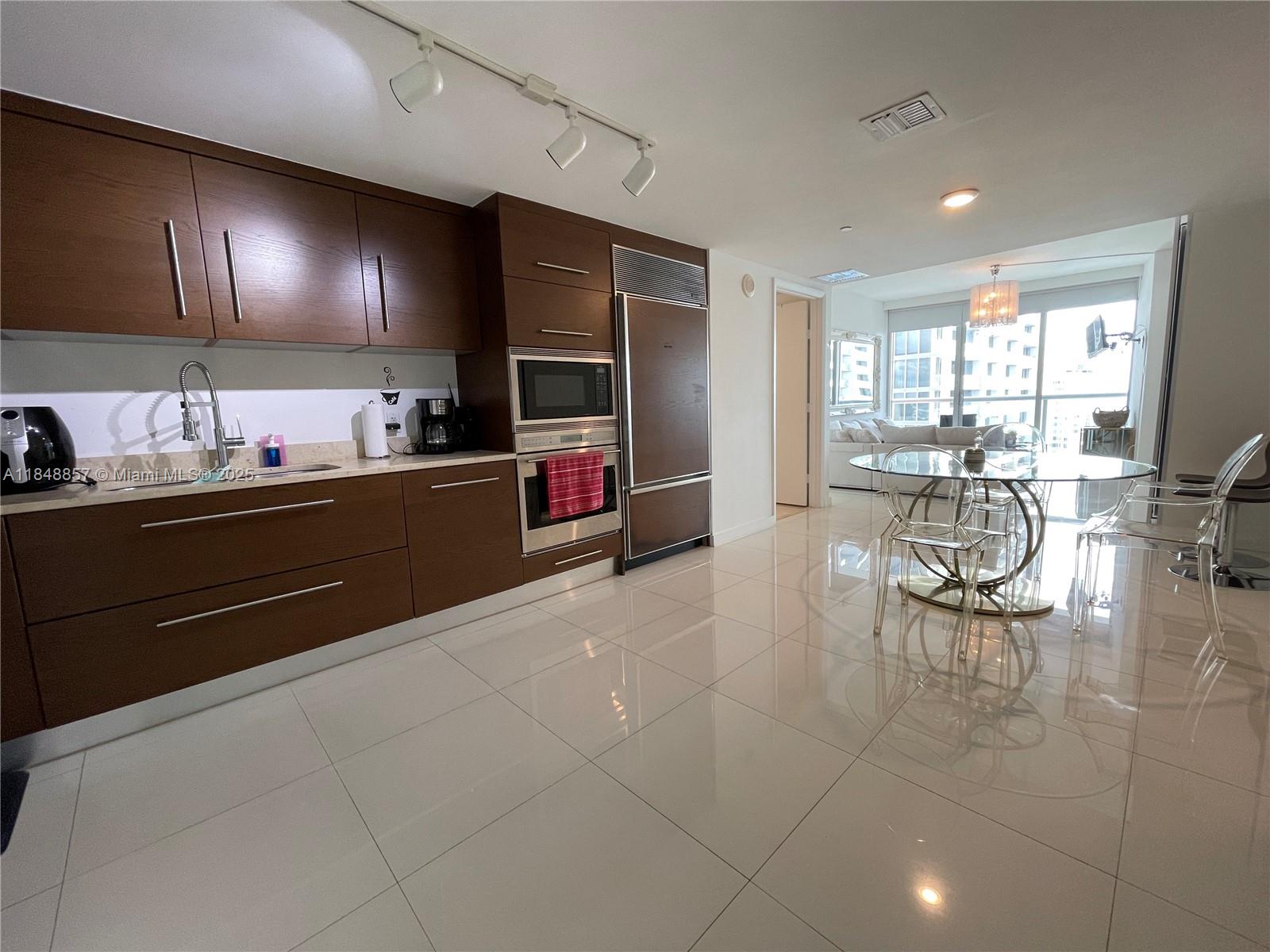 485 Brickell Ave 3711