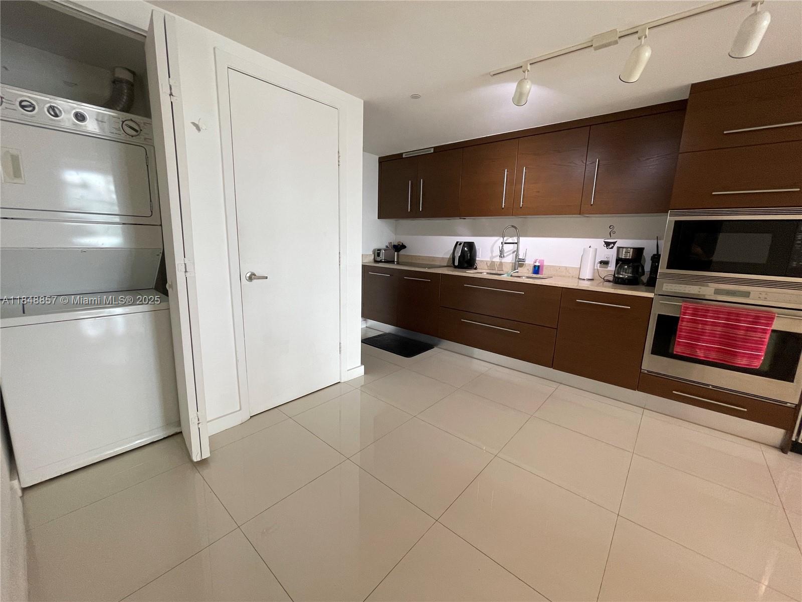 485 Brickell Ave 3711