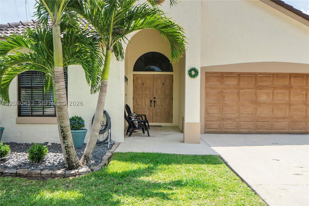 Photo of 124 Preserve Dr, Royal Palm Beach, FL 33411 (MLS # A12040452)