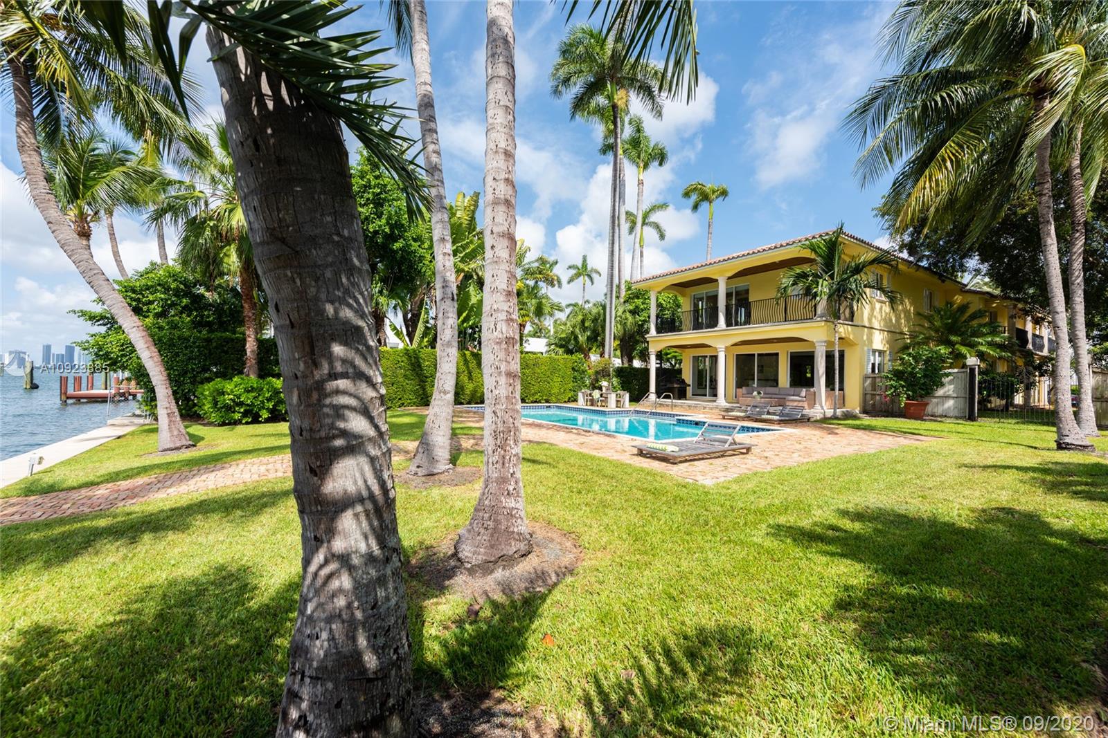 SUNSET ISLANDS-ISLAND NO - Residential