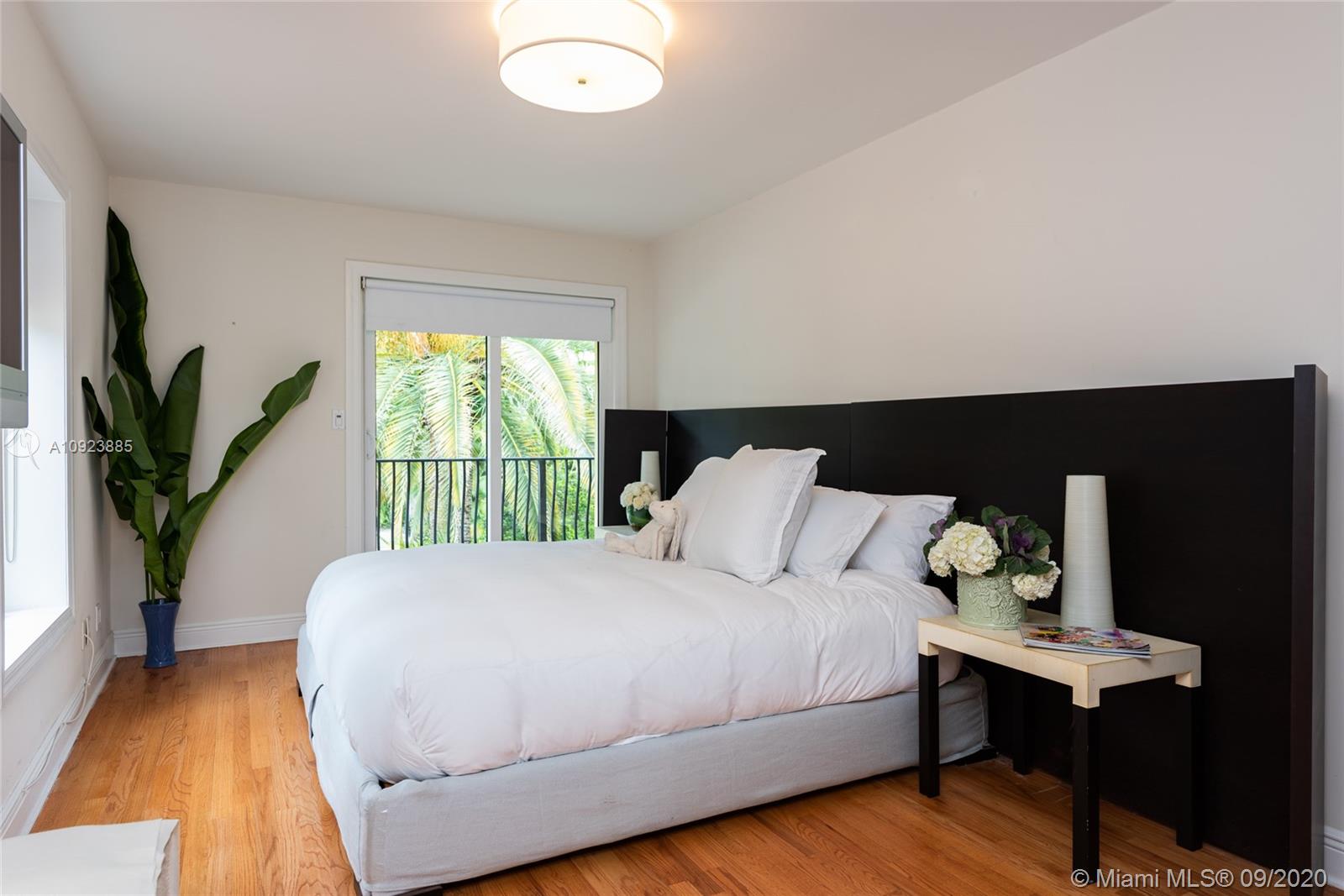 SUNSET ISLANDS-ISLAND NO - Residential