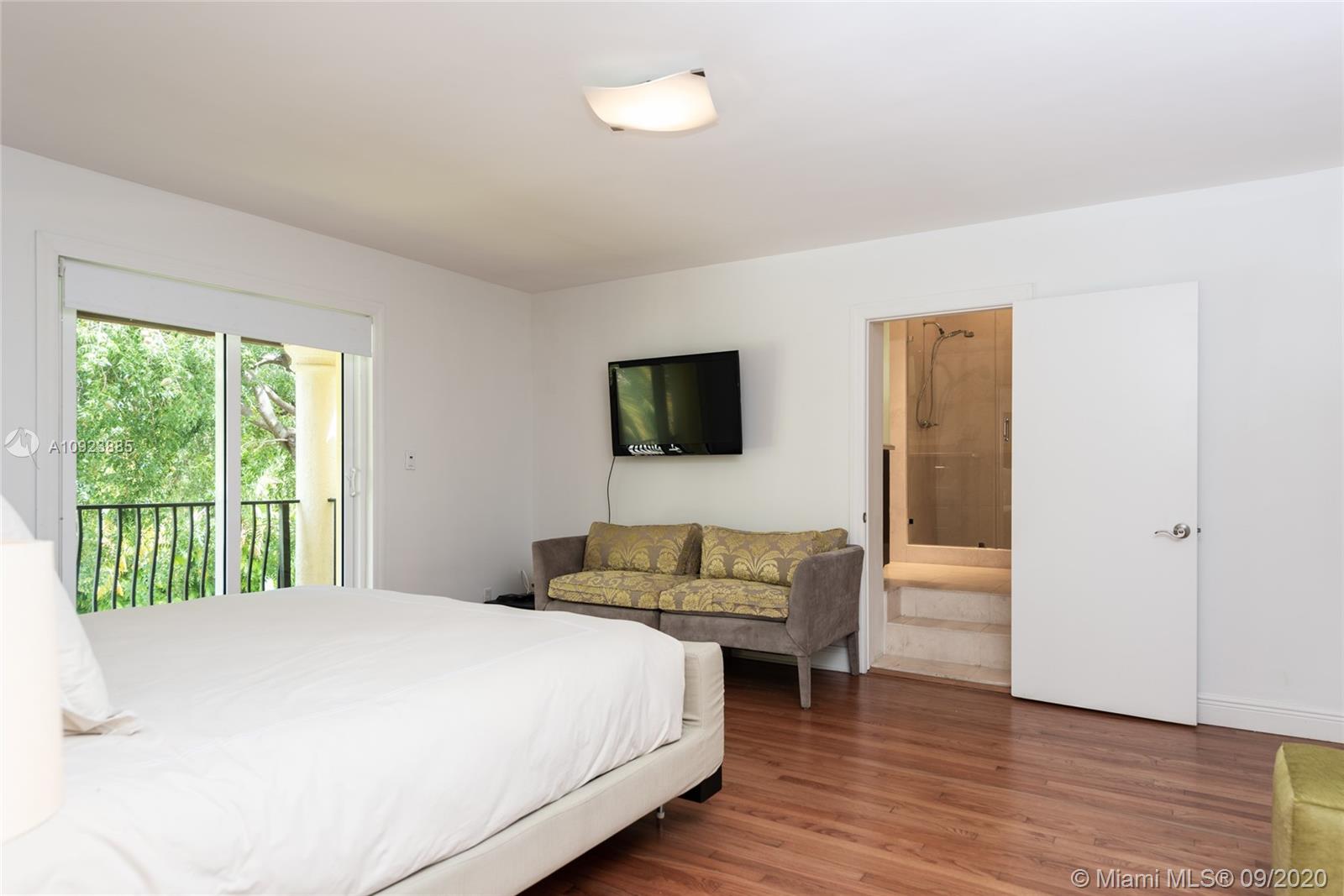 SUNSET ISLANDS-ISLAND NO - Residential