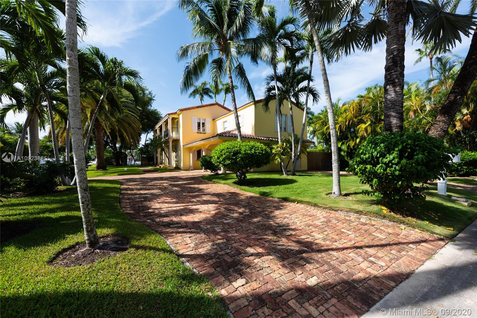 SUNSET ISLANDS-ISLAND NO - Residential