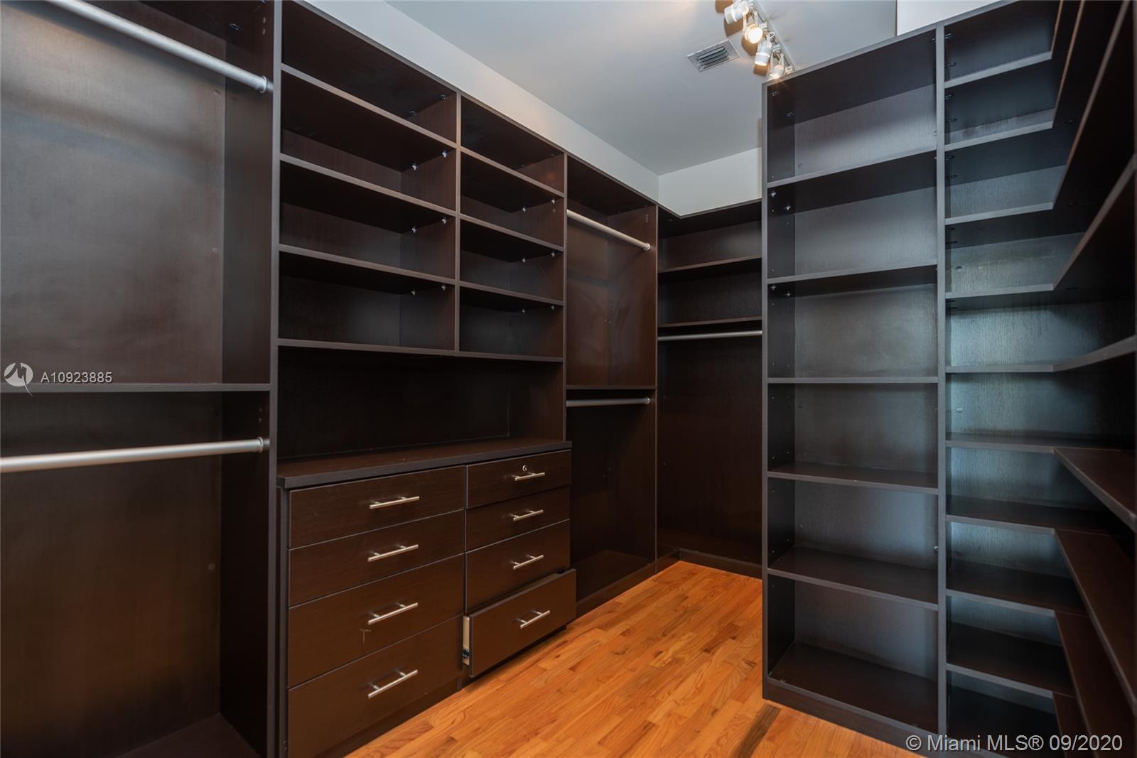 SUNSET ISLANDS-ISLAND NO - Residential