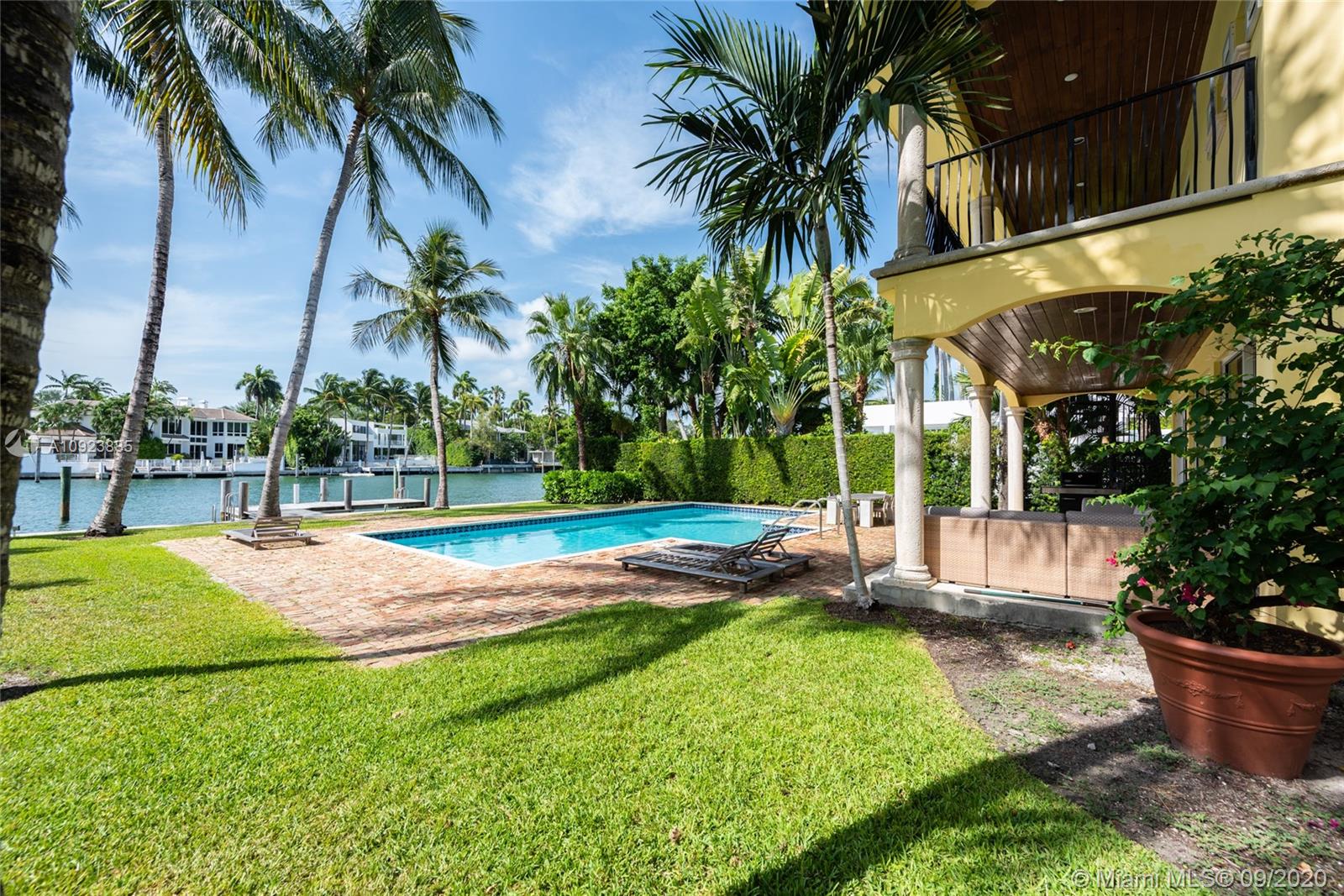 SUNSET ISLANDS-ISLAND NO - Residential