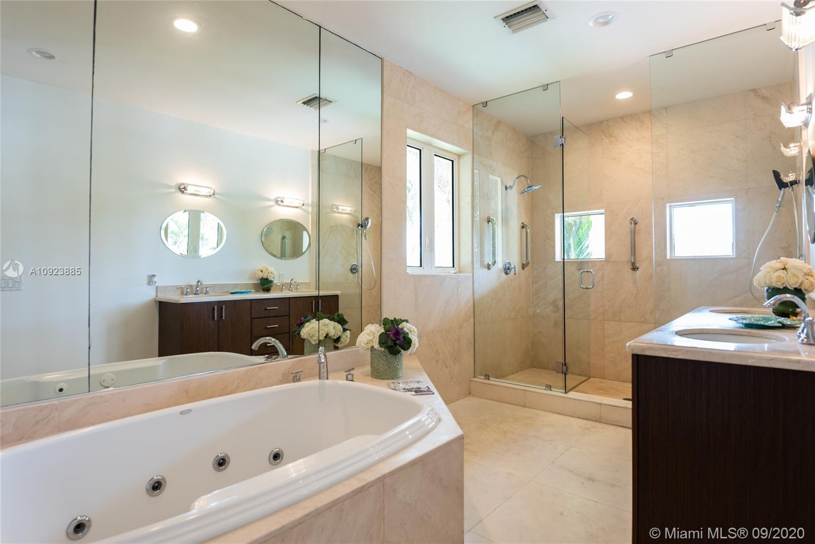 SUNSET ISLANDS-ISLAND NO - Residential