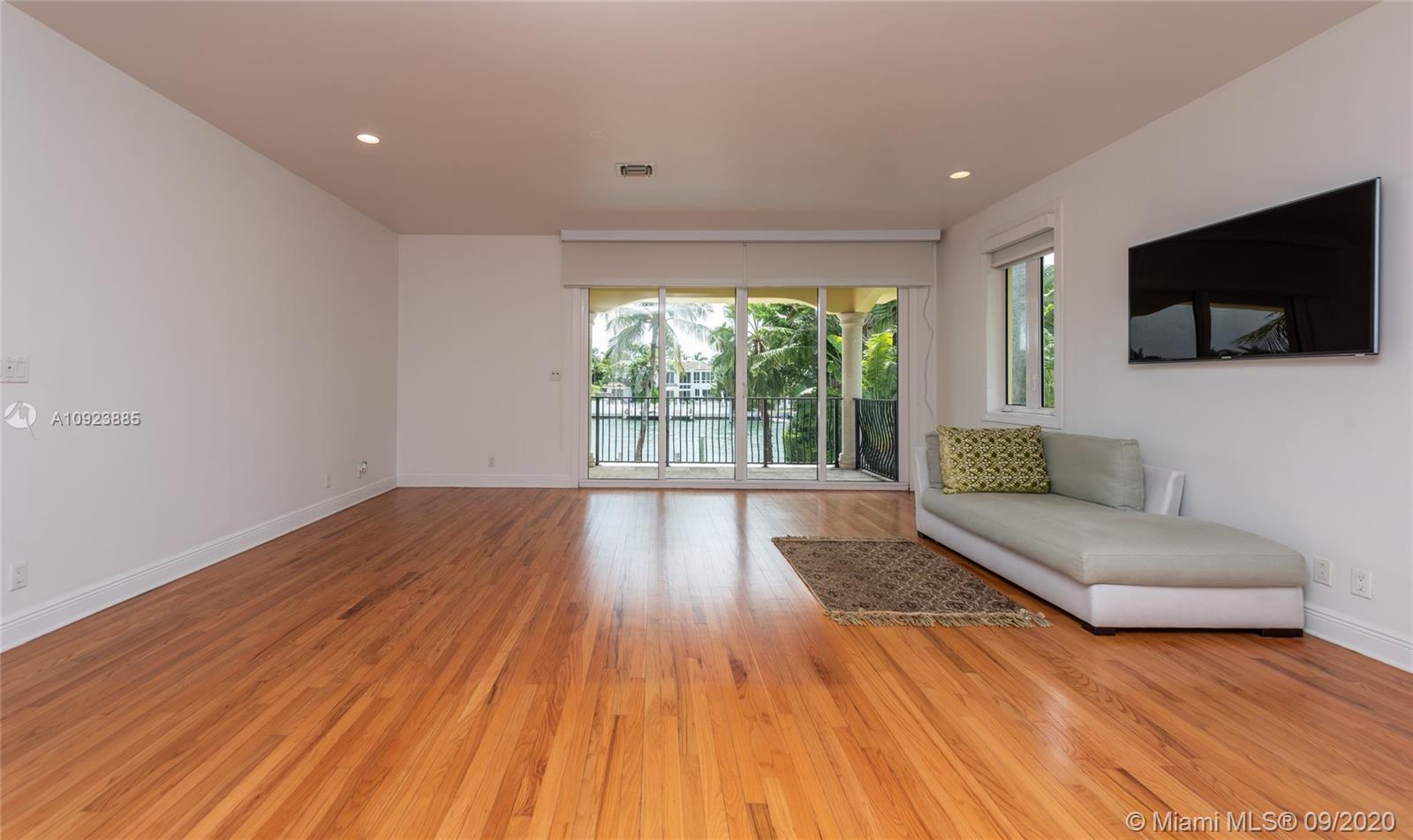 SUNSET ISLANDS-ISLAND NO - Residential