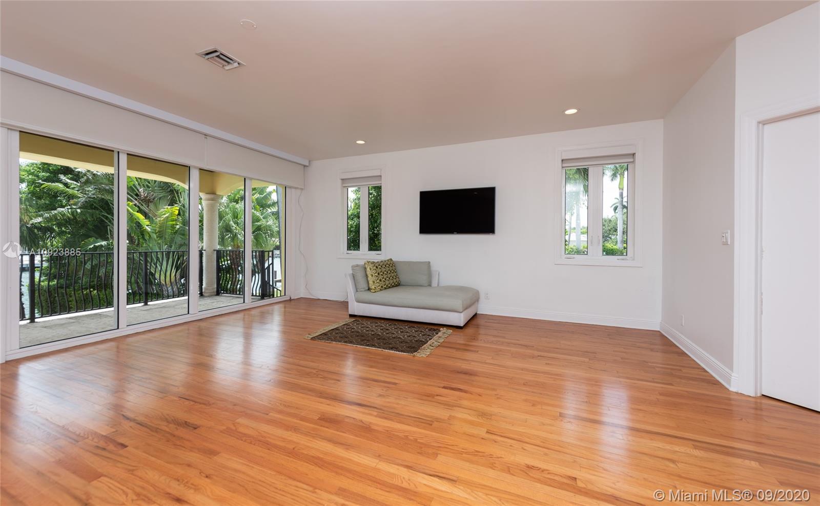 SUNSET ISLANDS-ISLAND NO - Residential