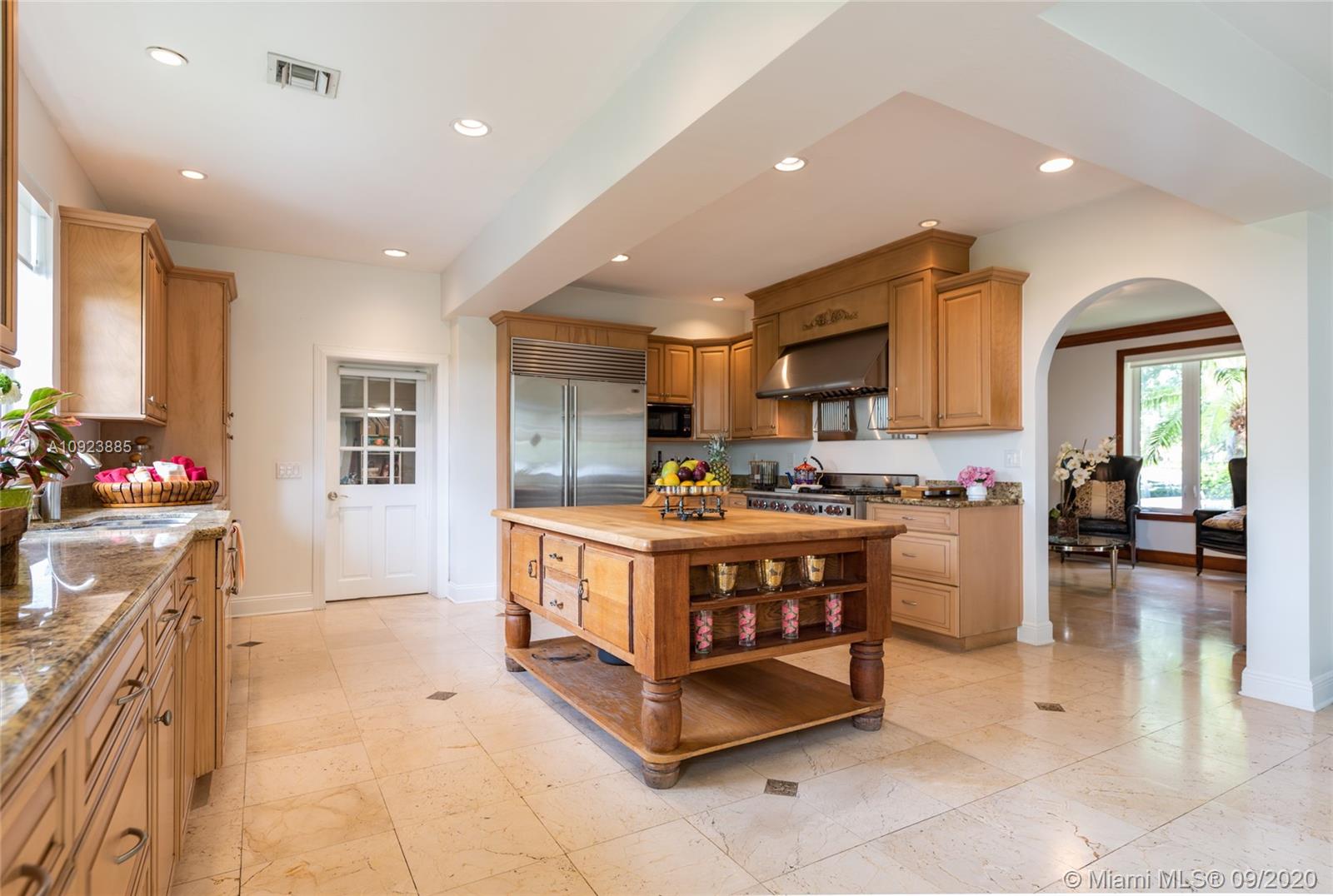 SUNSET ISLANDS-ISLAND NO - Residential