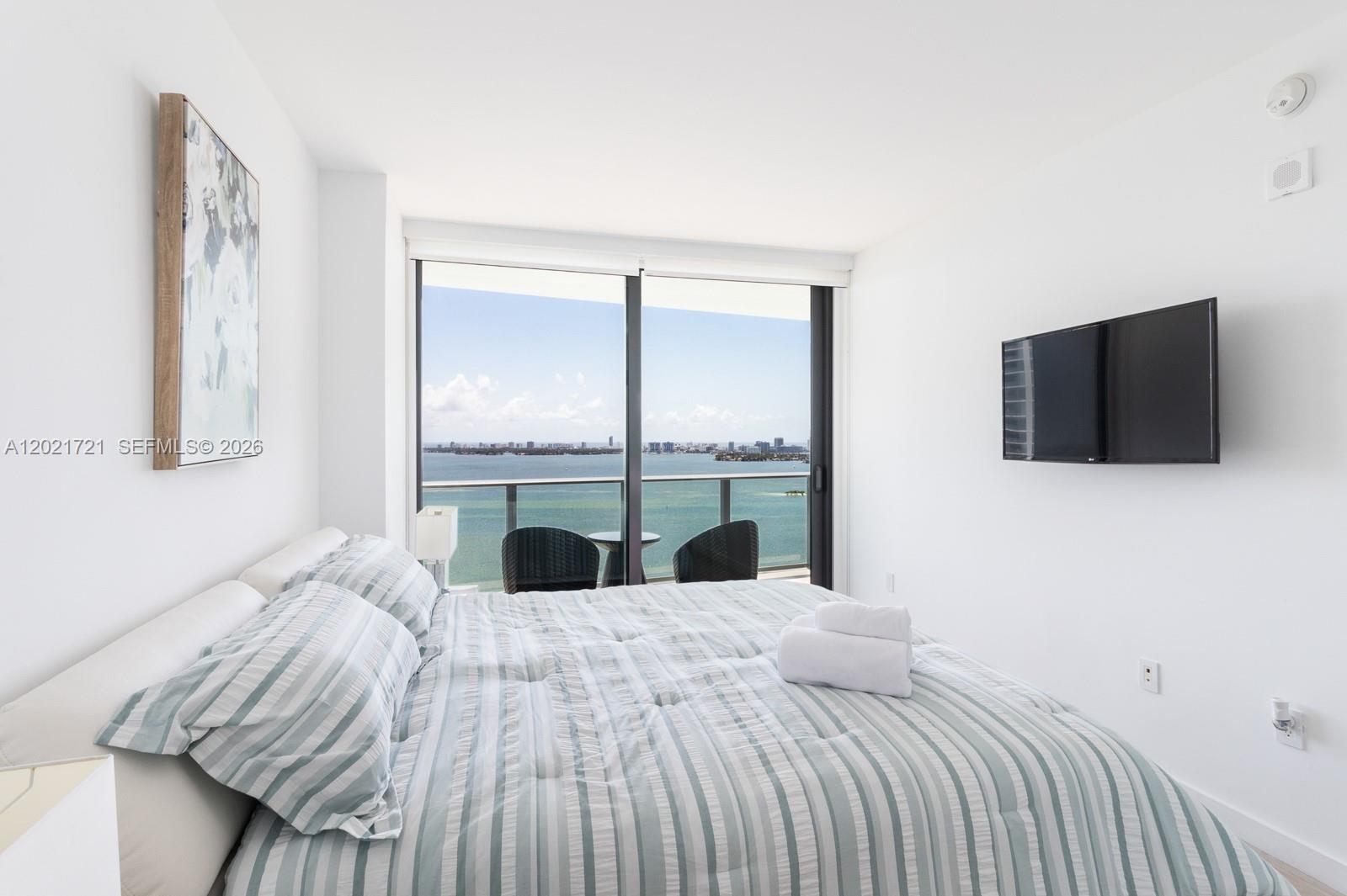 ICON BAY CONDOMINIUM - Residential