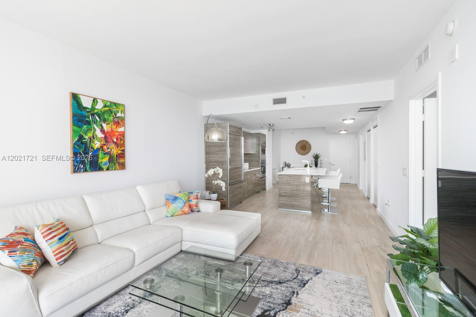 ICON BAY CONDOMINIUM - Residential