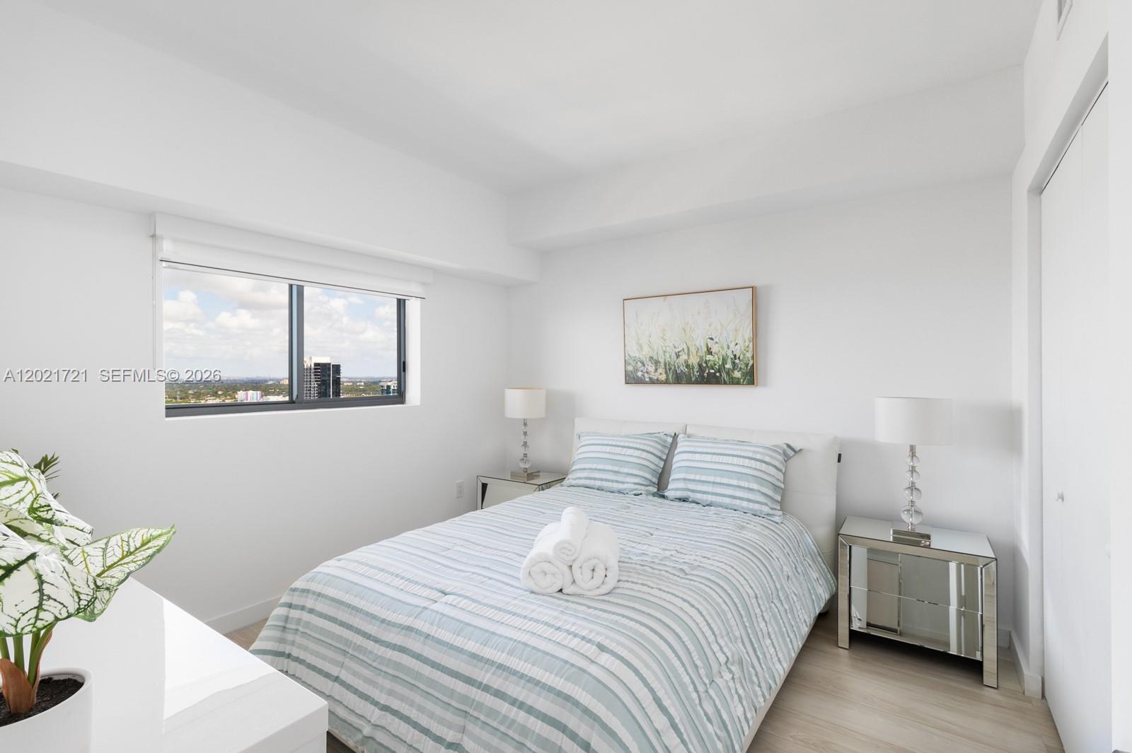 ICON BAY CONDOMINIUM - Residential