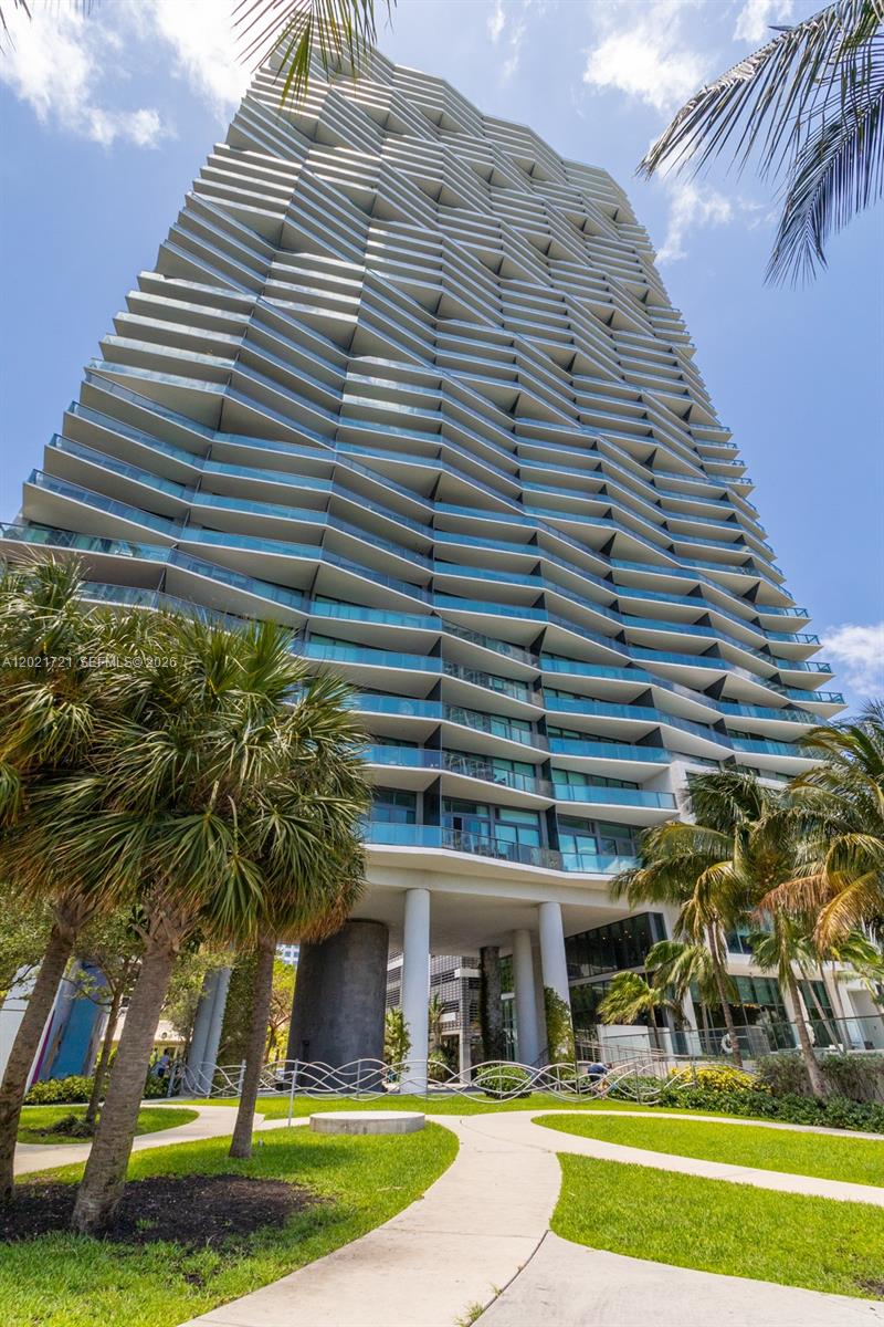 ICON BAY CONDOMINIUM - Residential