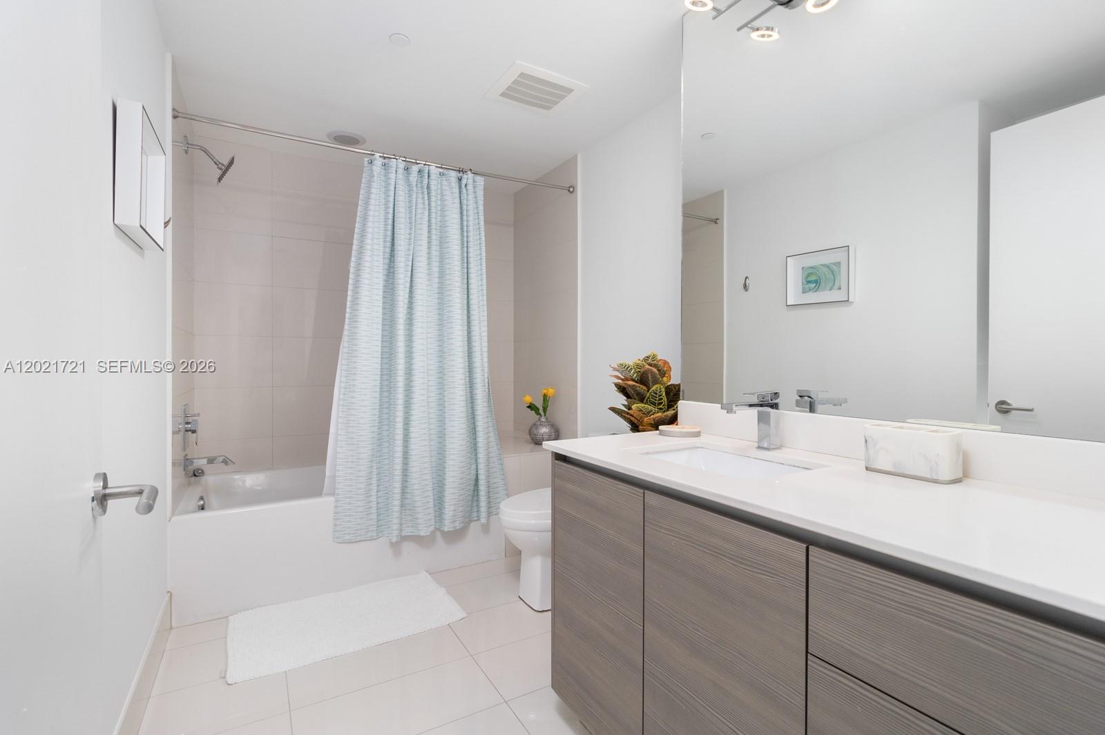 ICON BAY CONDOMINIUM - Residential