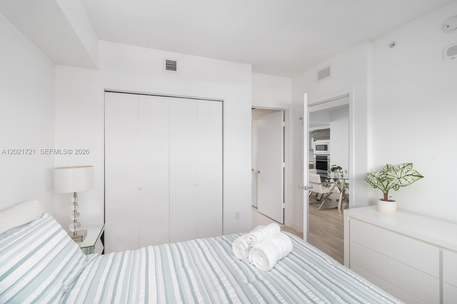ICON BAY CONDOMINIUM - Residential