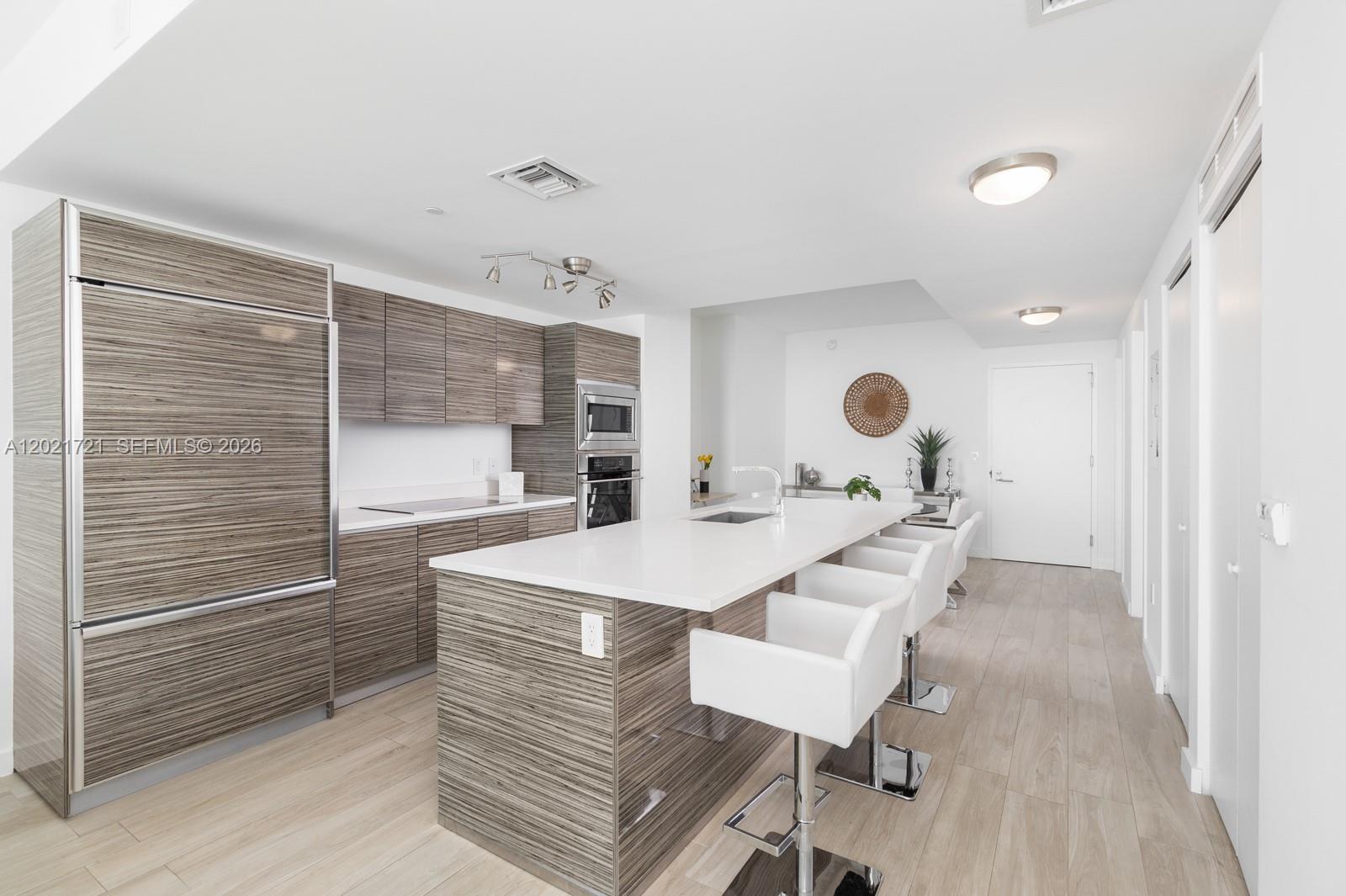 ICON BAY CONDOMINIUM - Residential