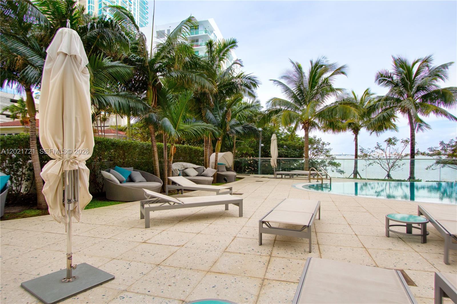 ICON BAY CONDOMINIUM - Residential