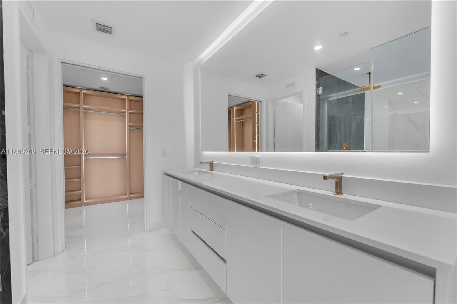 ARIA RESERVE - Residential