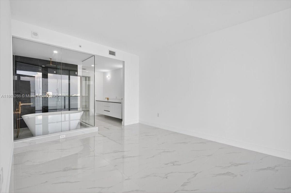 ARIA RESERVE - Residential