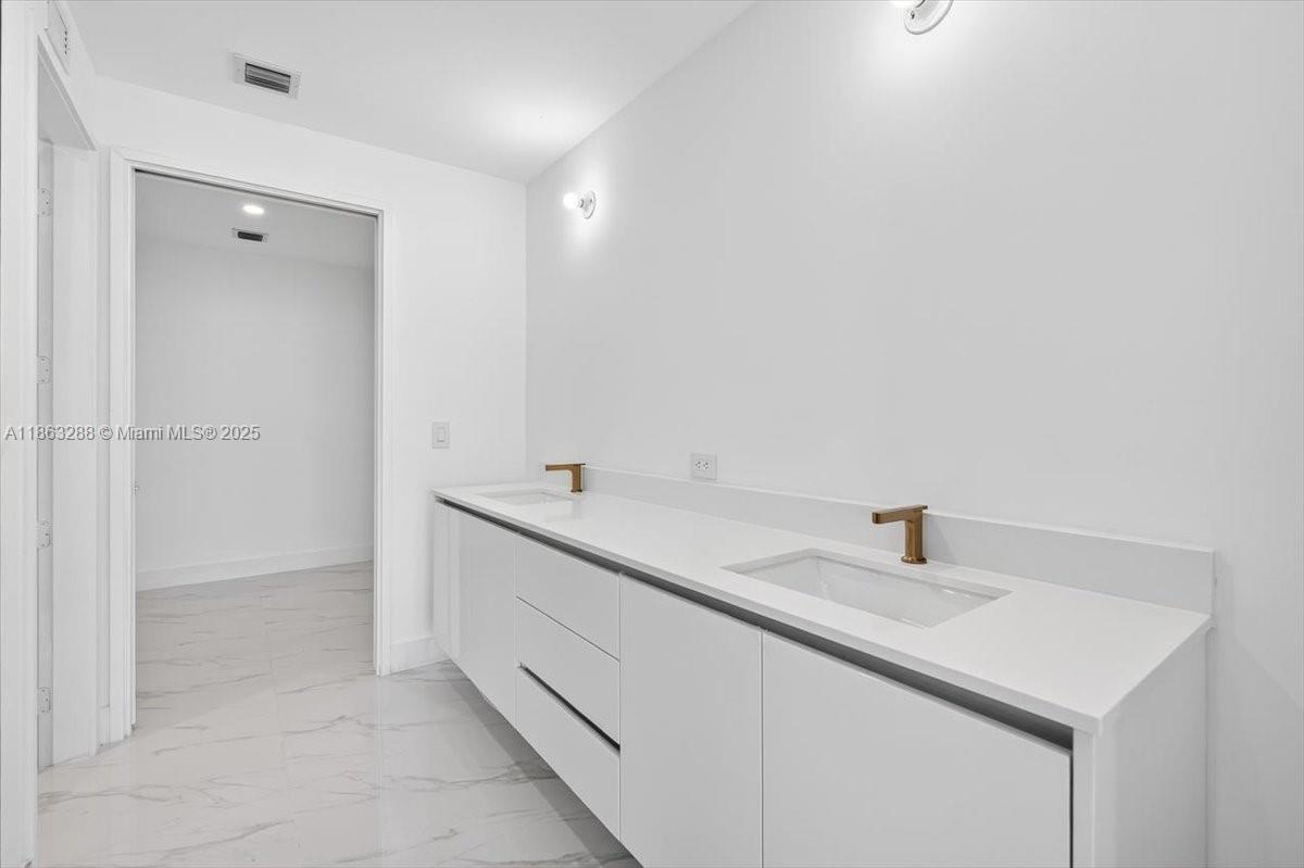 ARIA RESERVE - Residential