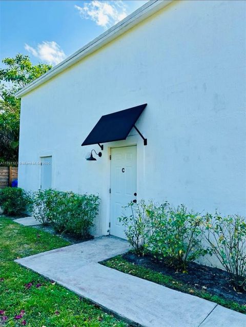 564 NW 51st St 3 Miami FL 33127