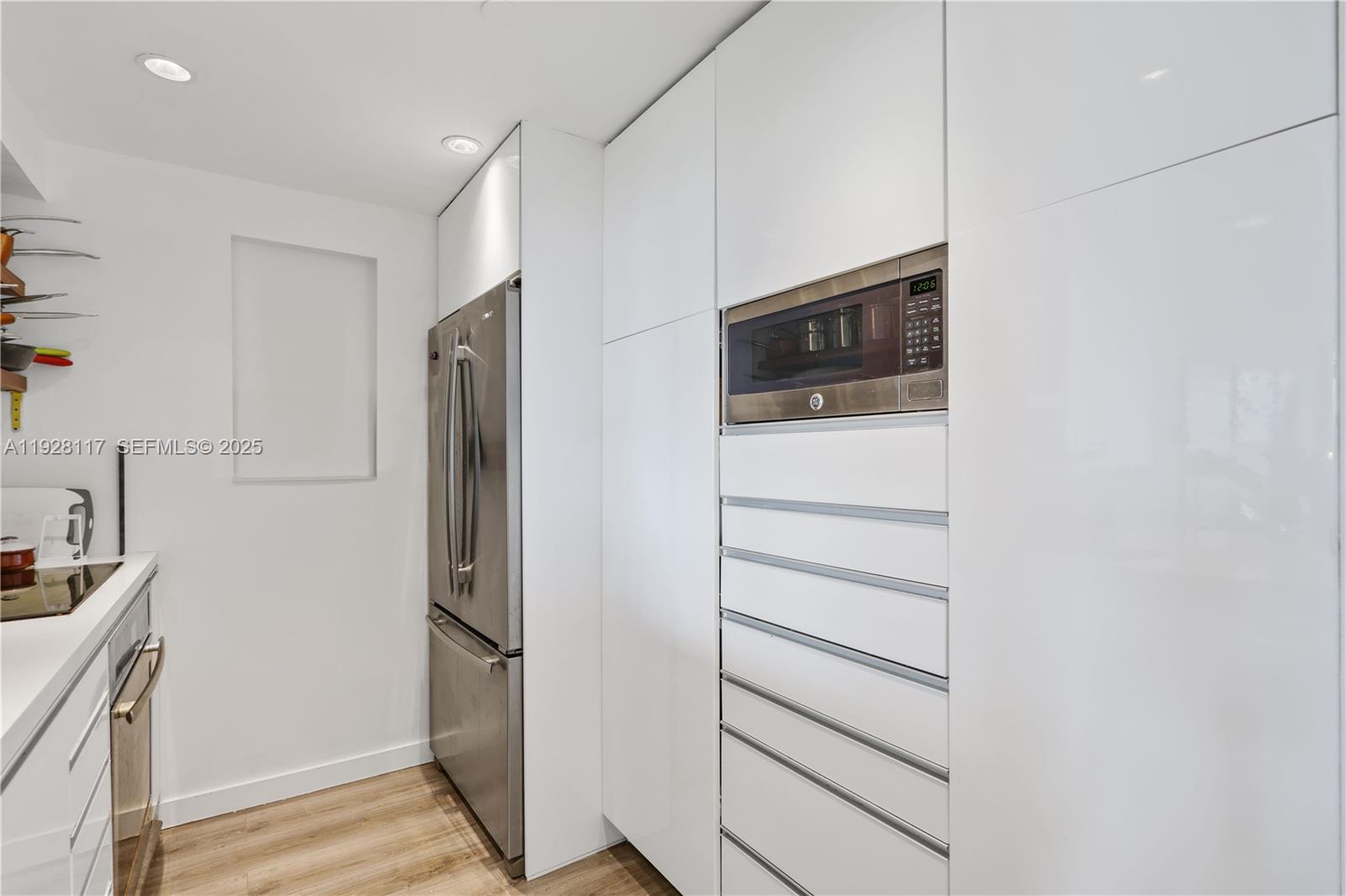 MIRADOR 1200 CONDO - Residential