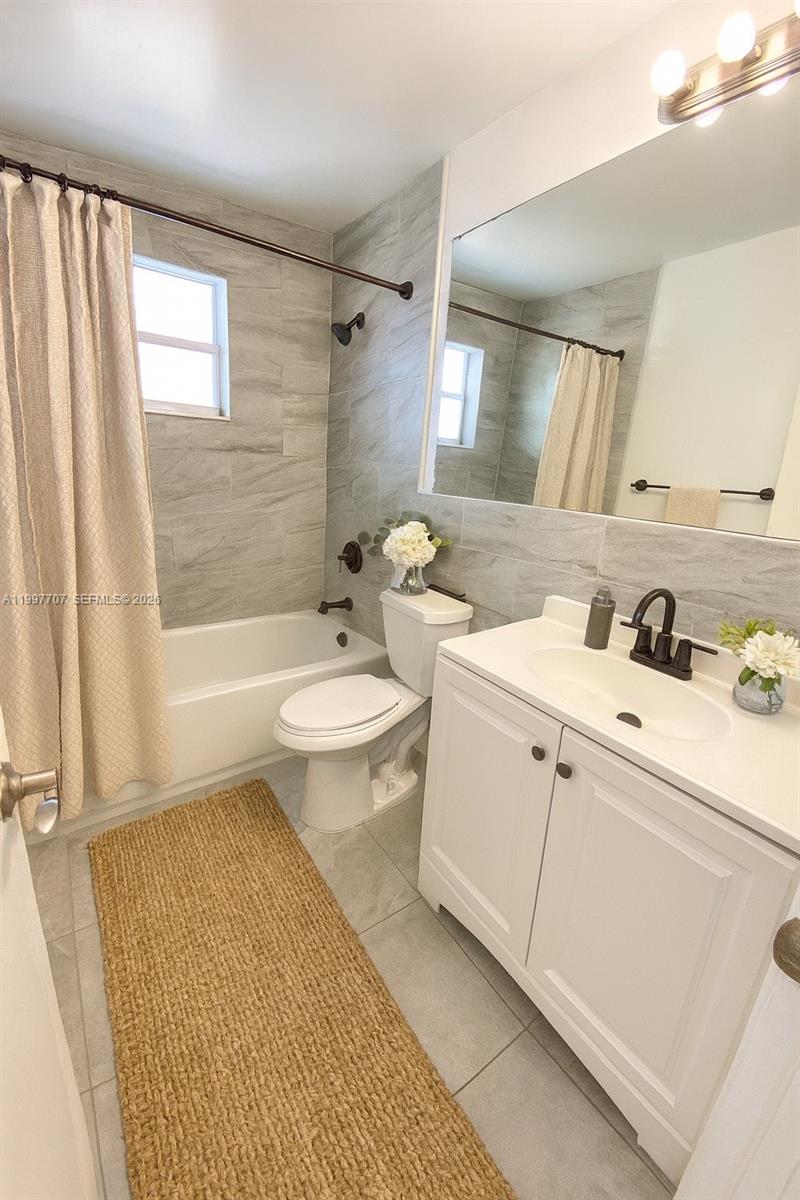 HOLLYWOOD ENTRADA AMENDED - Residential Lease