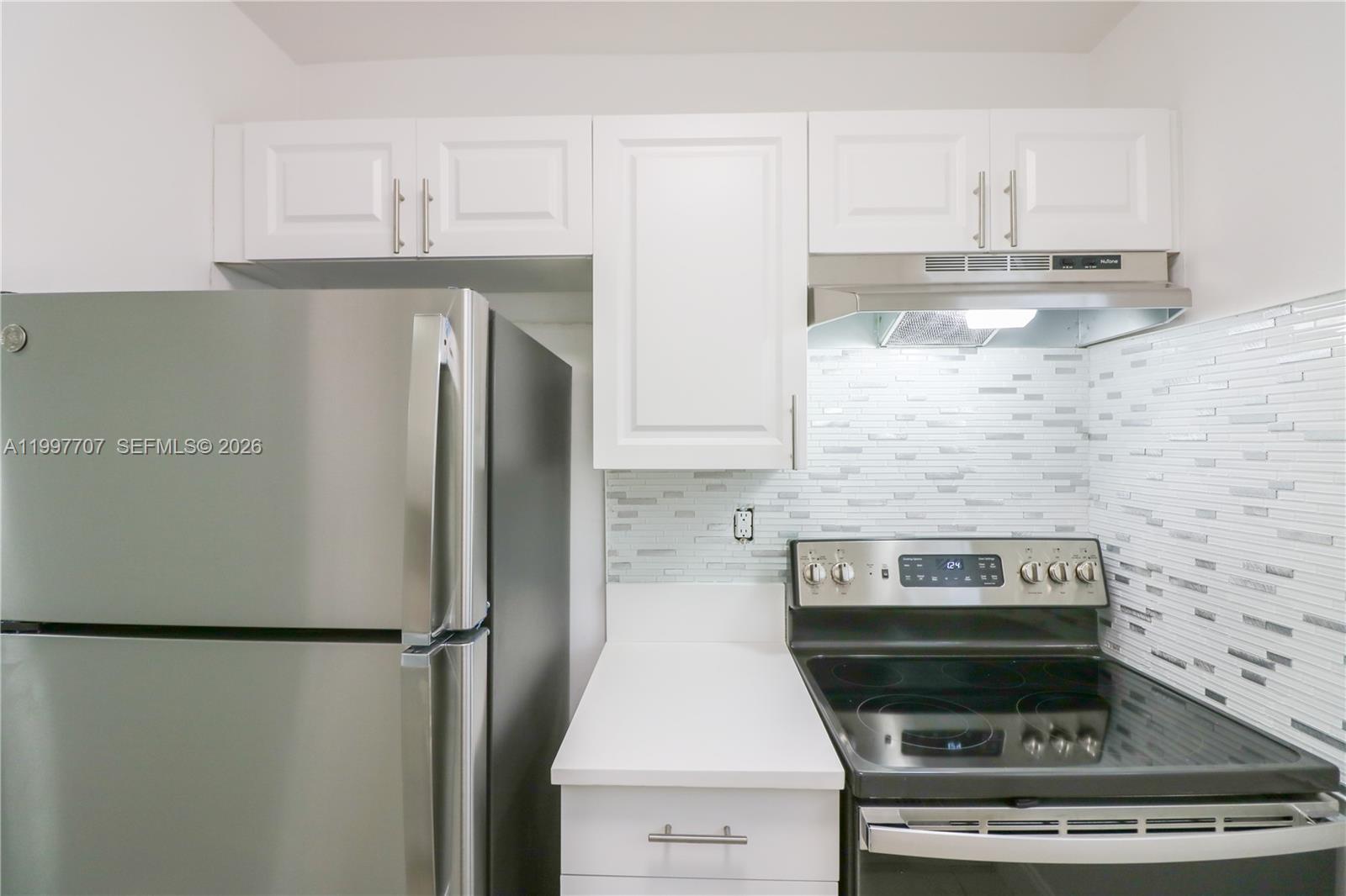 HOLLYWOOD ENTRADA AMENDED - Residential Lease