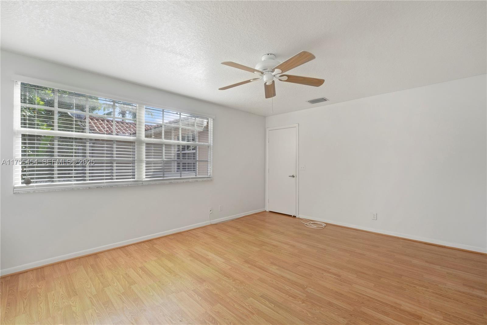 EMBASSY LAKES - Residential