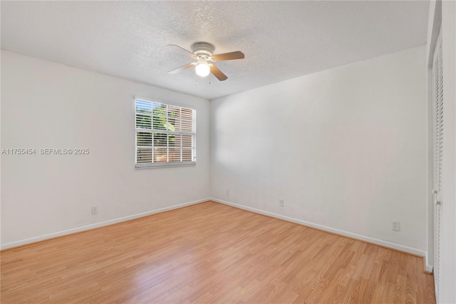 EMBASSY LAKES - Residential