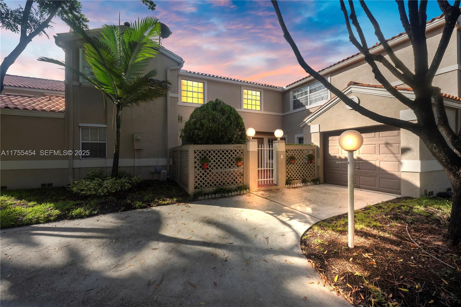 EMBASSY LAKES - Residential