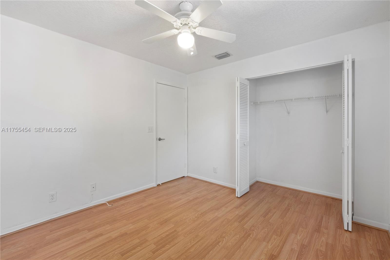 EMBASSY LAKES - Residential