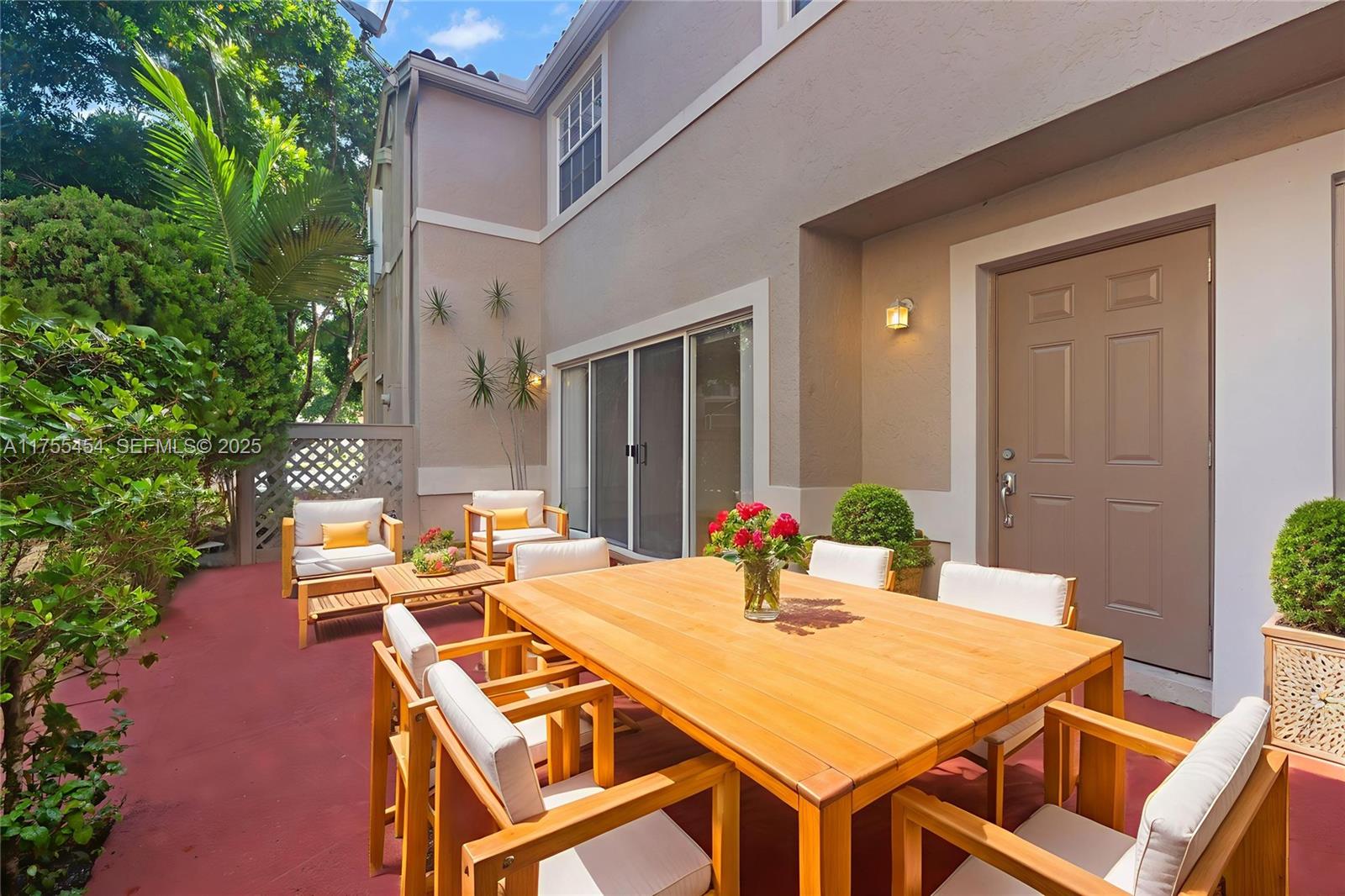 EMBASSY LAKES - Residential