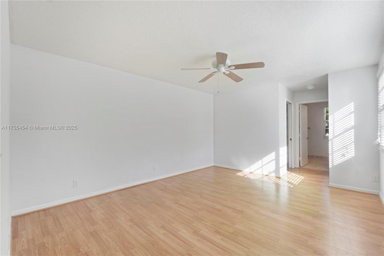 EMBASSY LAKES - Residential
