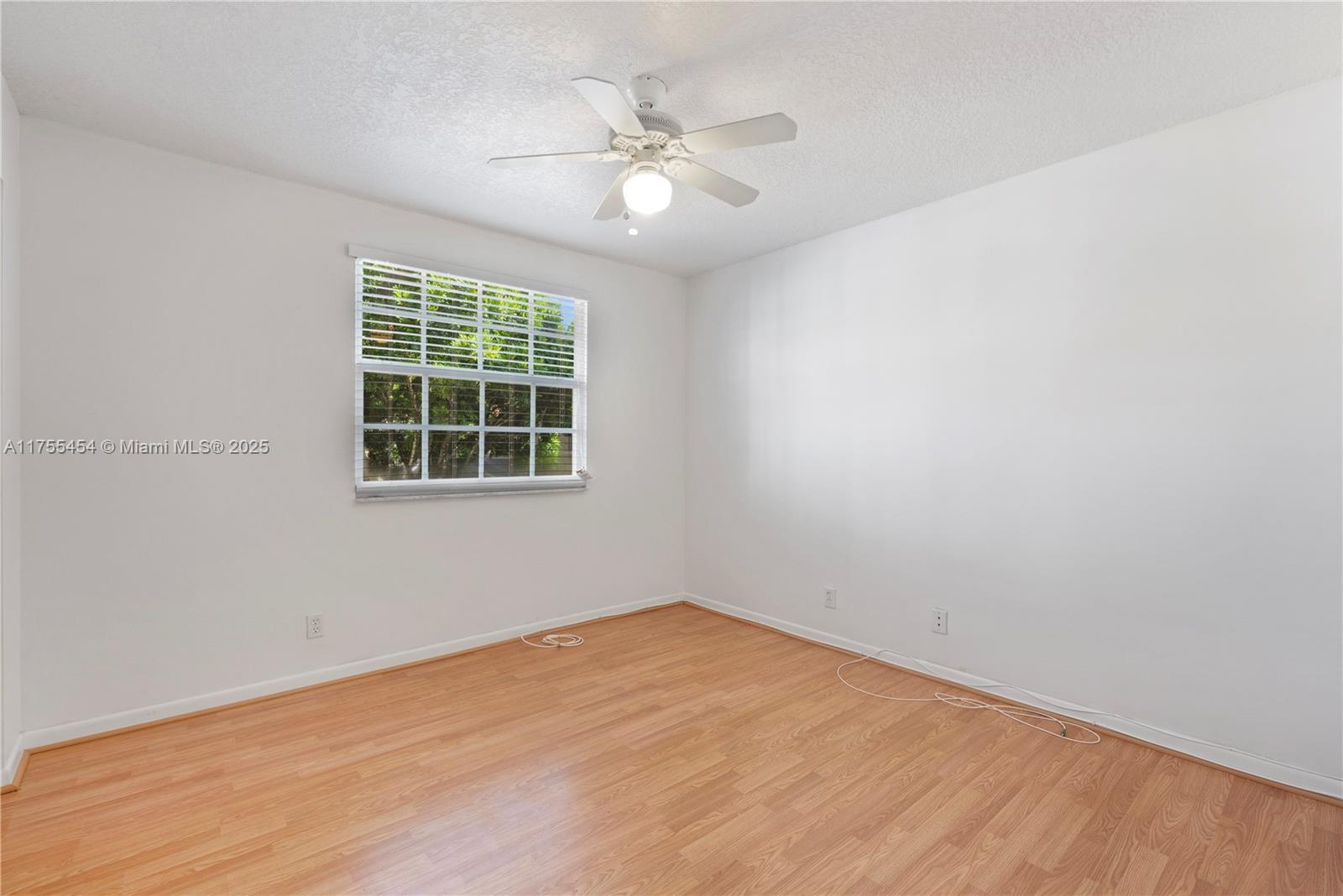 EMBASSY LAKES - Residential