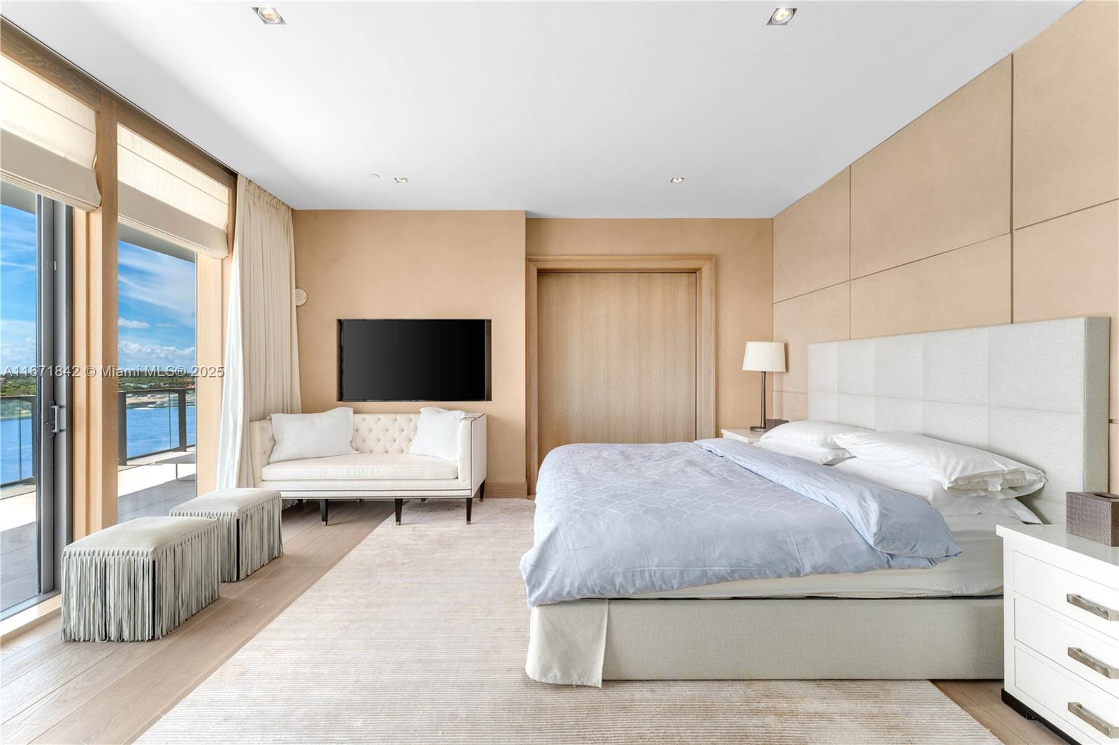 APOGEE CONDO - Residential