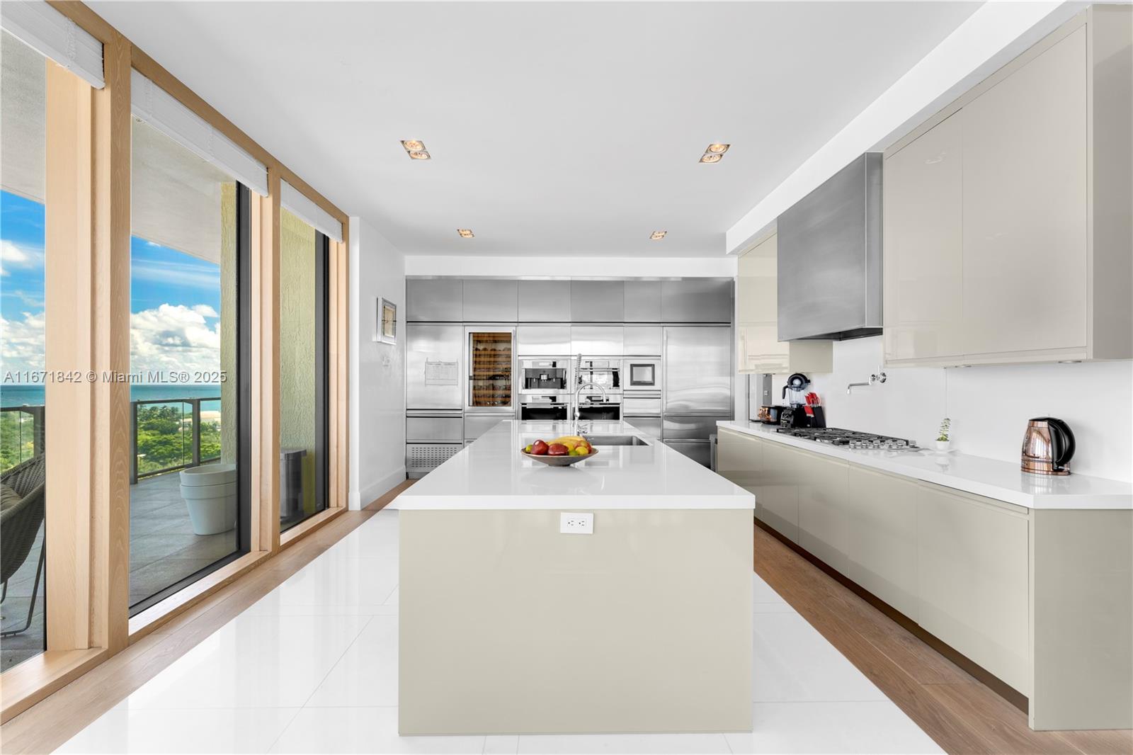 APOGEE CONDO - Residential